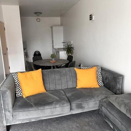 Recently Refurbished Apt Central Mk Free Parking มิลตันคีนส์ ภายนอก รูปภาพ