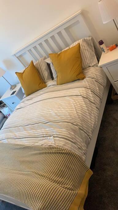 Recently Refurbished Apt Central Mk Free Parking มิลตันคีนส์ ภายนอก รูปภาพ