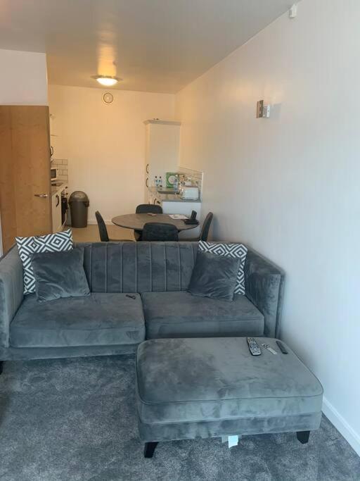 Recently Refurbished Apt Central Mk Free Parking มิลตันคีนส์ ภายนอก รูปภาพ